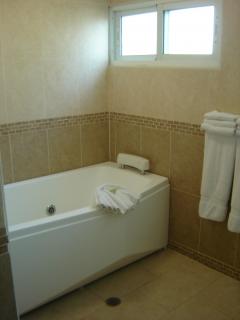 Hydro massage bath (1 bedroom unit)